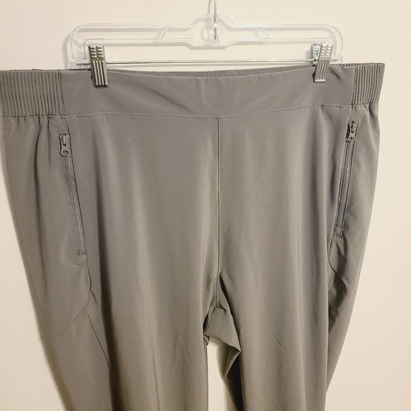 Columbia | Women's Gray Hiking or Workout Pants (Size XL) - Picture 5 of 13